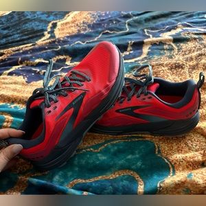 Hot pink Brooks Cascadia size 9.5!!!